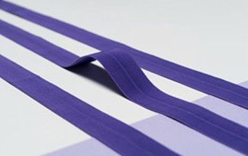 How does the ribbon manufacturer evaluate the color fastness of the ribbon?